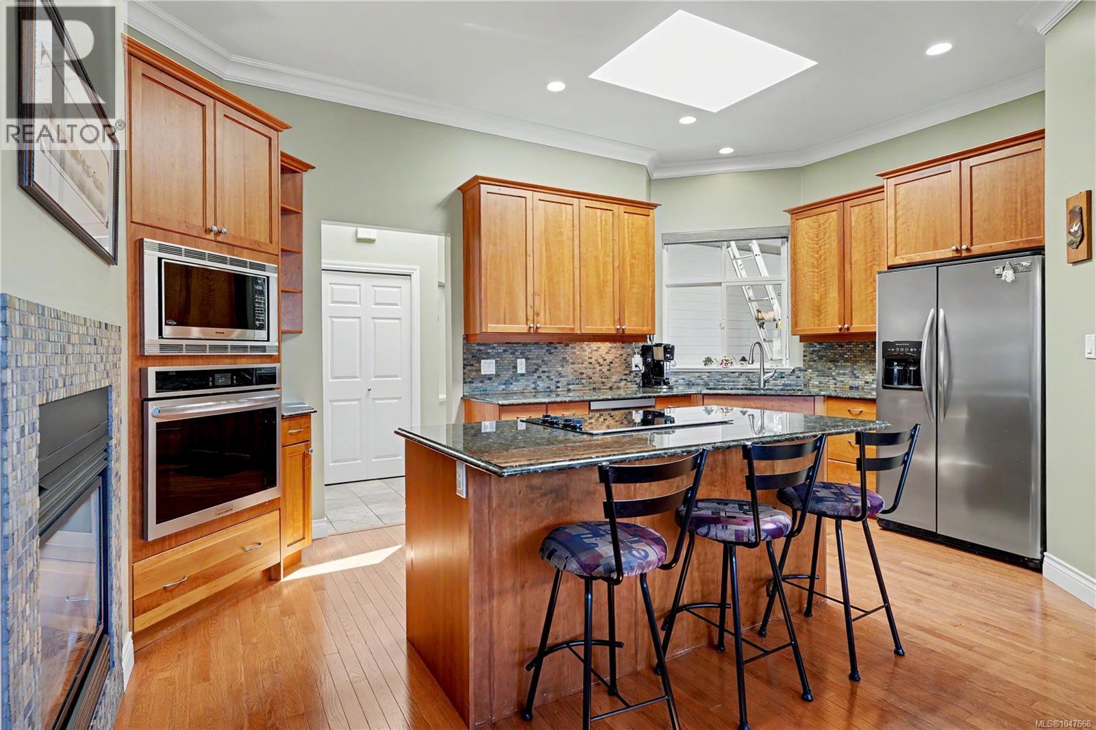 873 Country Club Dr