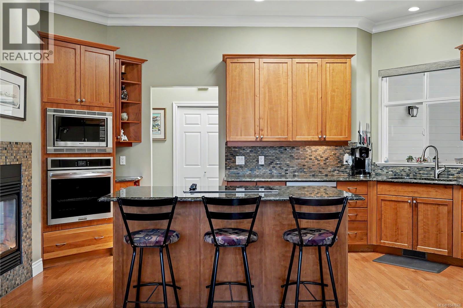 873 Country Club Dr