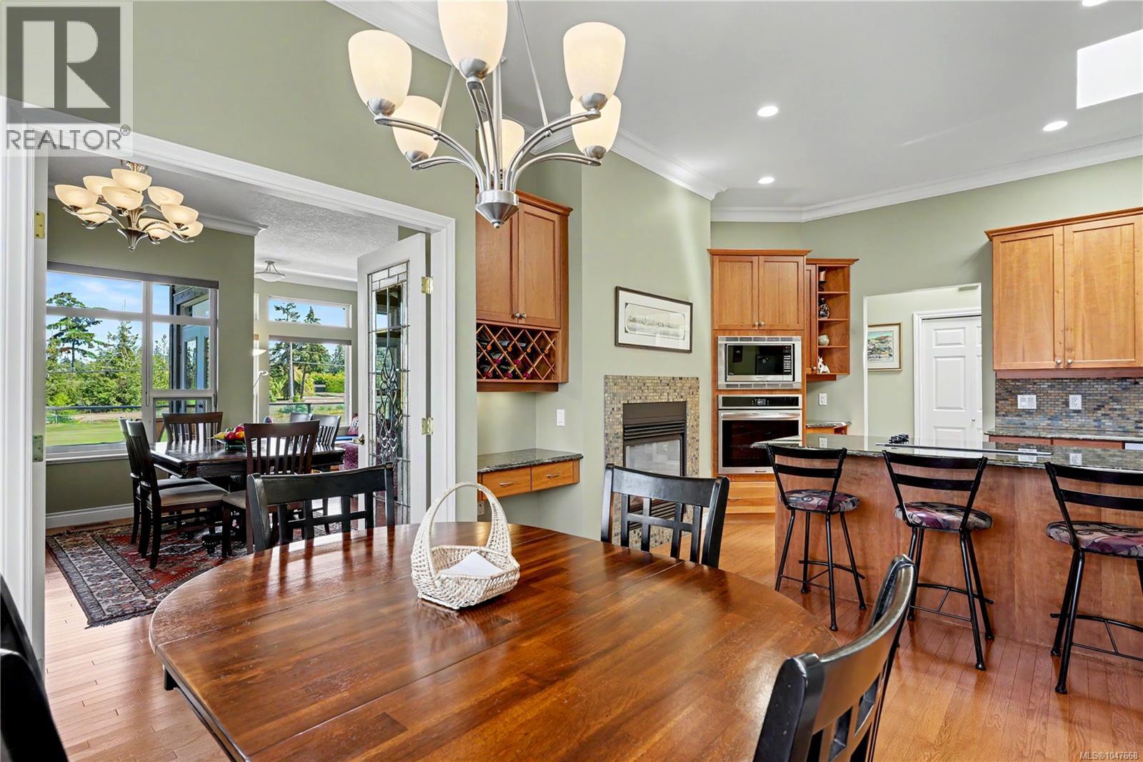 873 Country Club Dr