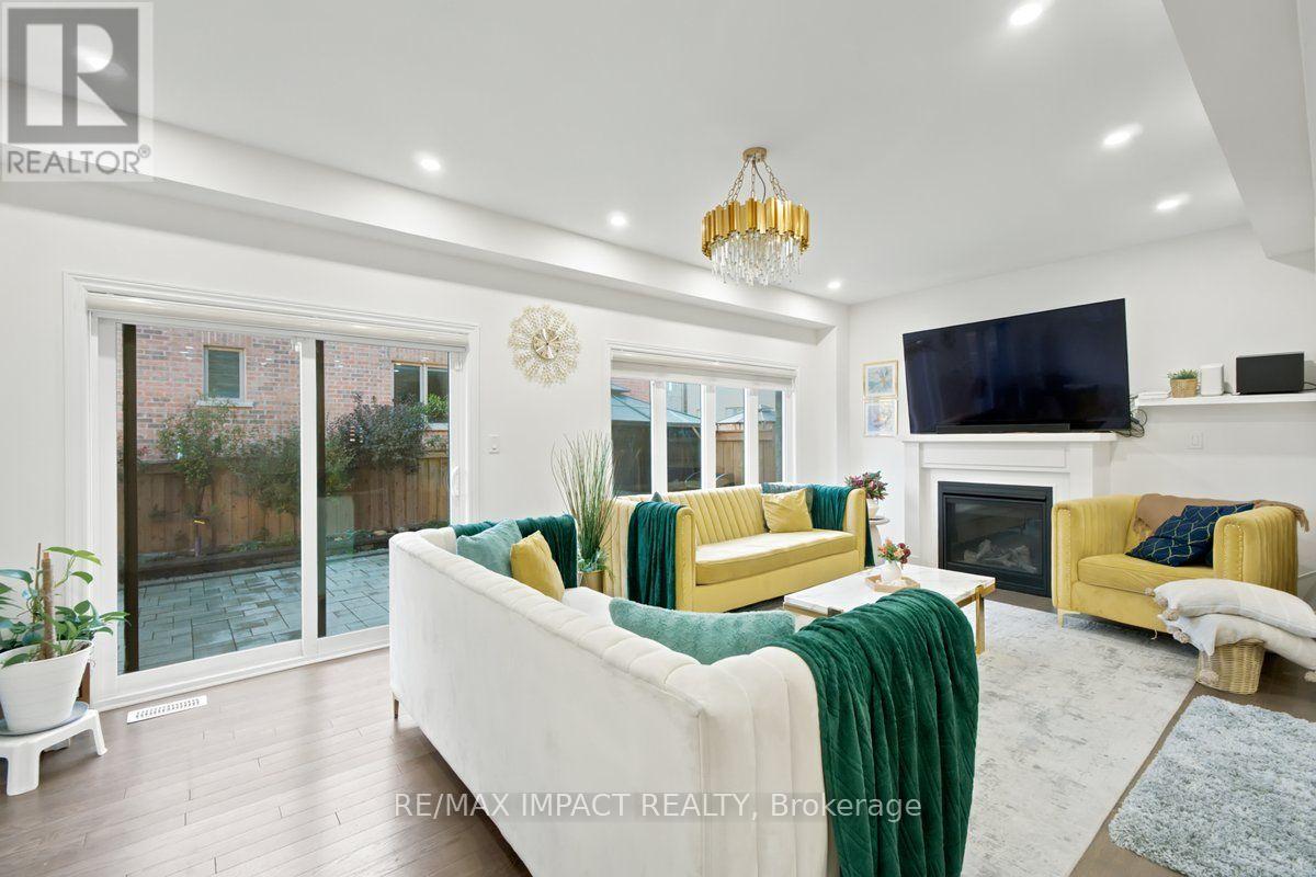 1318 Apollo Street, Oshawa, Ontario L1K 3E6 - Photo 3 - E13811432
