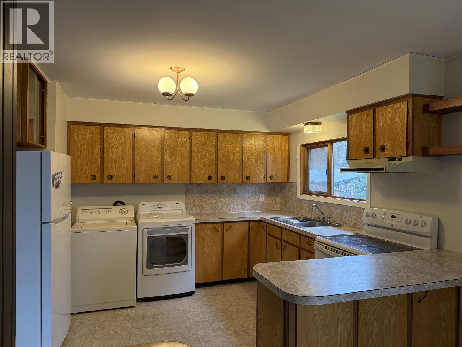 2085 Carnaby Street, Smithers, British Columbia  V0J 2N0 - Photo 5 - R3174854
