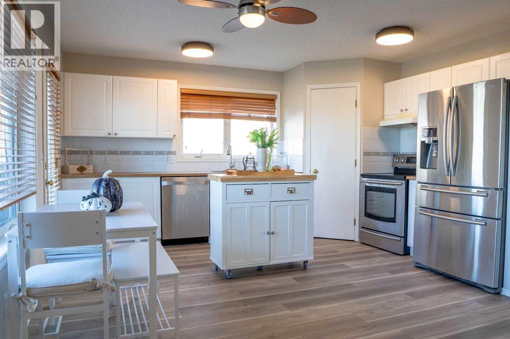 1820 Woodside Boulevard NW, Airdrie, Alberta  T4B 2K1 - Photo 8 - A2342076