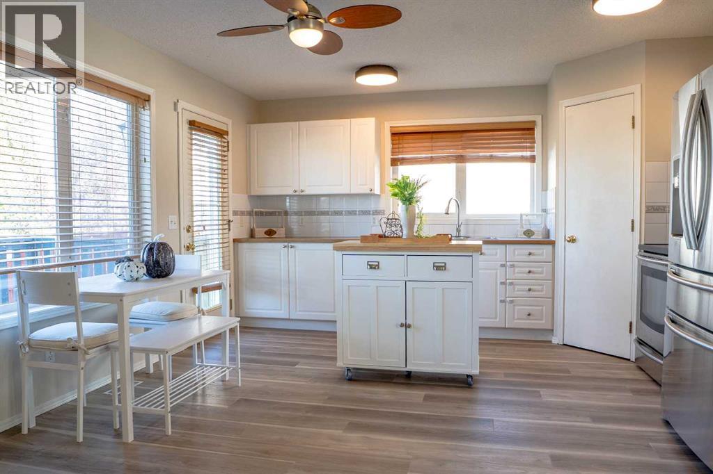 1820 Woodside Boulevard NW, Airdrie, Alberta  T4B 2K1 - Photo 6 - A2342076