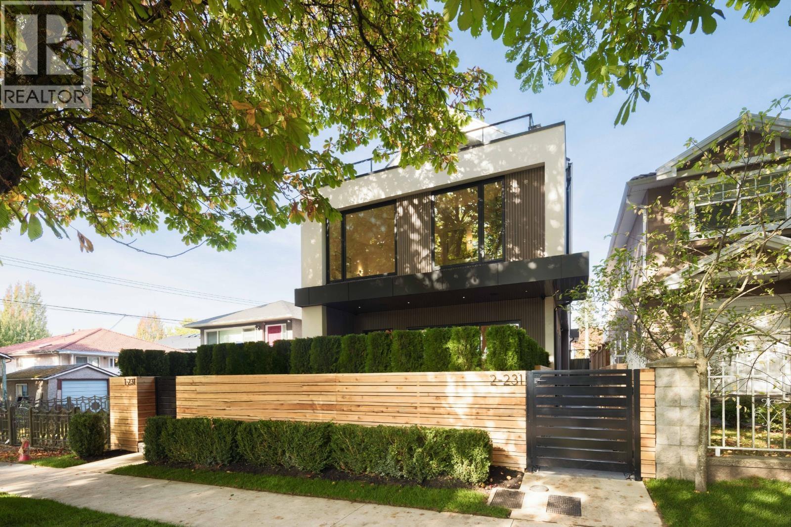 2 231 E 39TH AVENUE, Vancouver, British Columbia