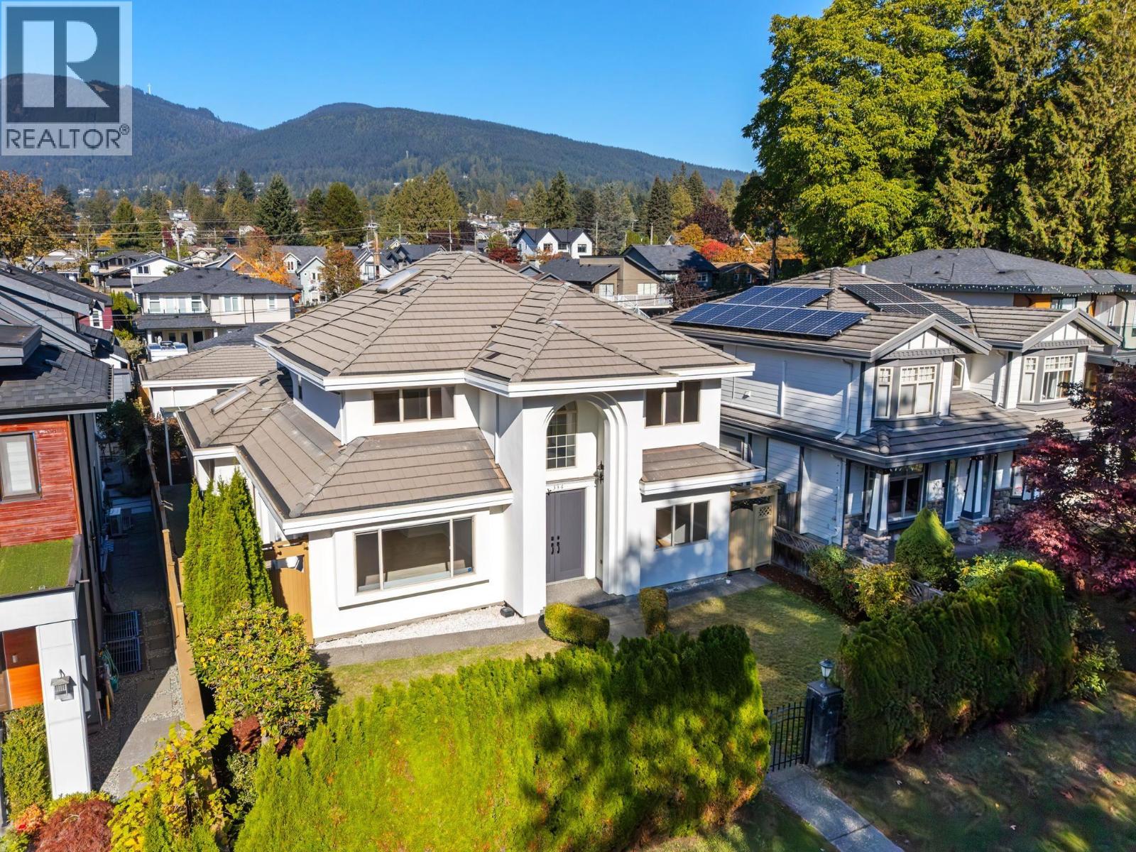 336 W 19th Street, North Vancouver, British Columbia  V7M 1X8 - Photo 1 - R3174790