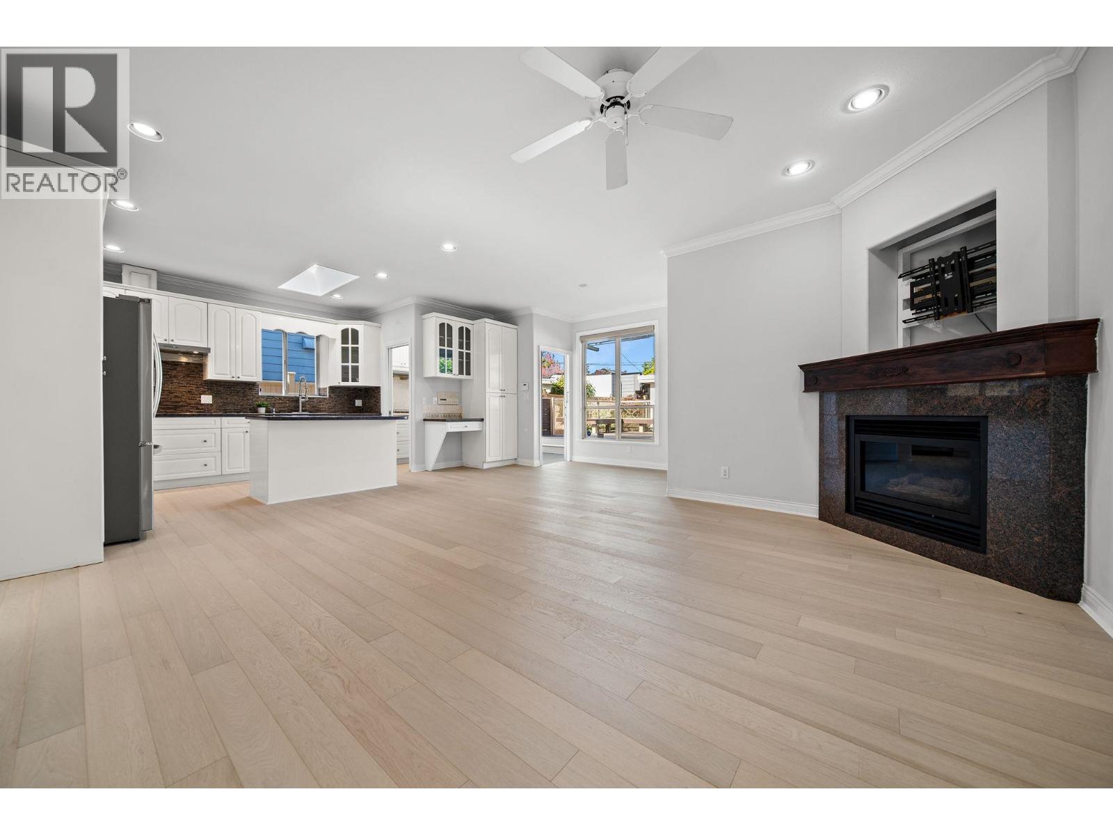 336 W 19th Street, North Vancouver, British Columbia  V7M 1X8 - Photo 11 - R3174790