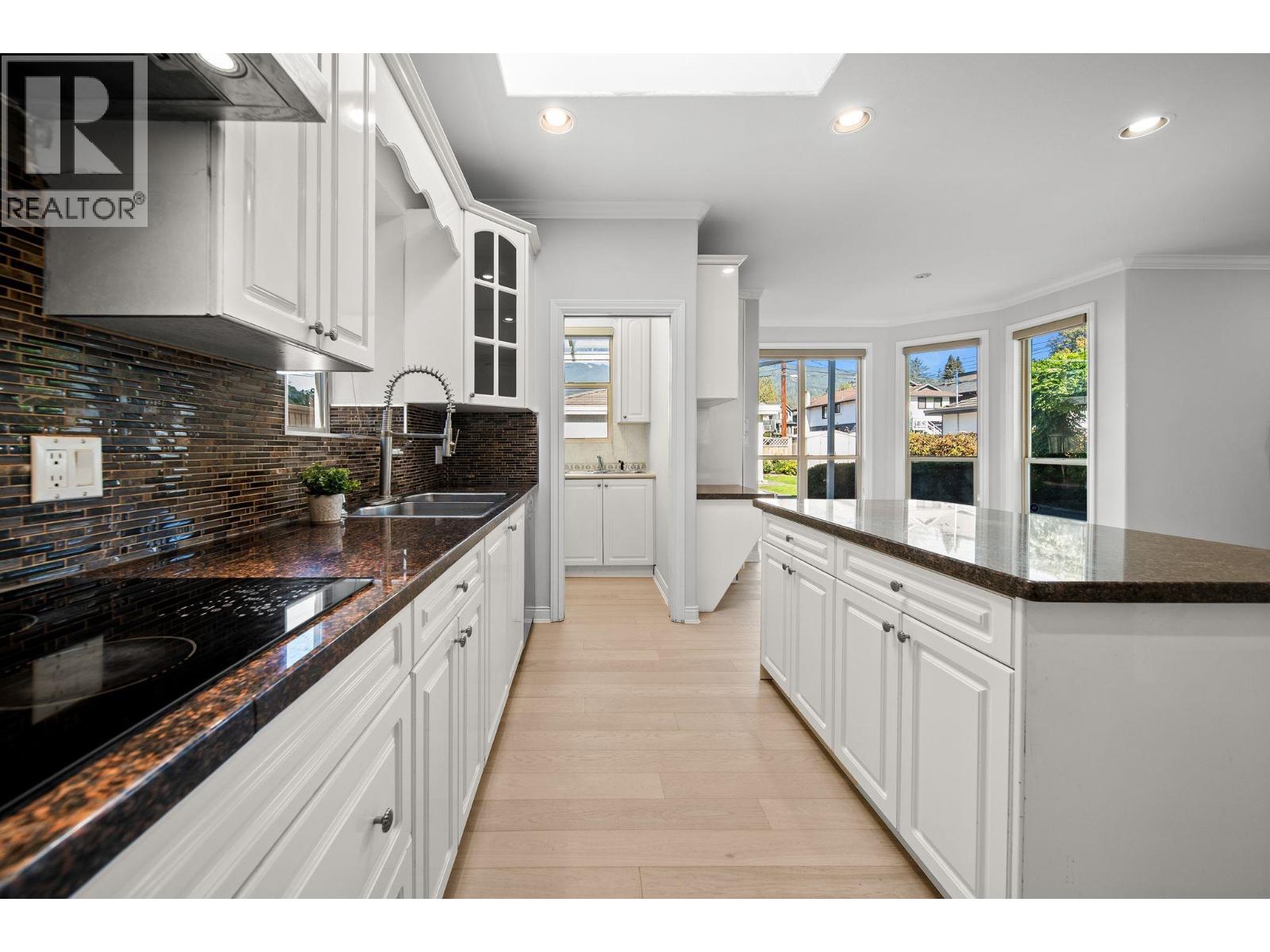 336 W 19th Street, North Vancouver, British Columbia  V7M 1X8 - Photo 13 - R3174790