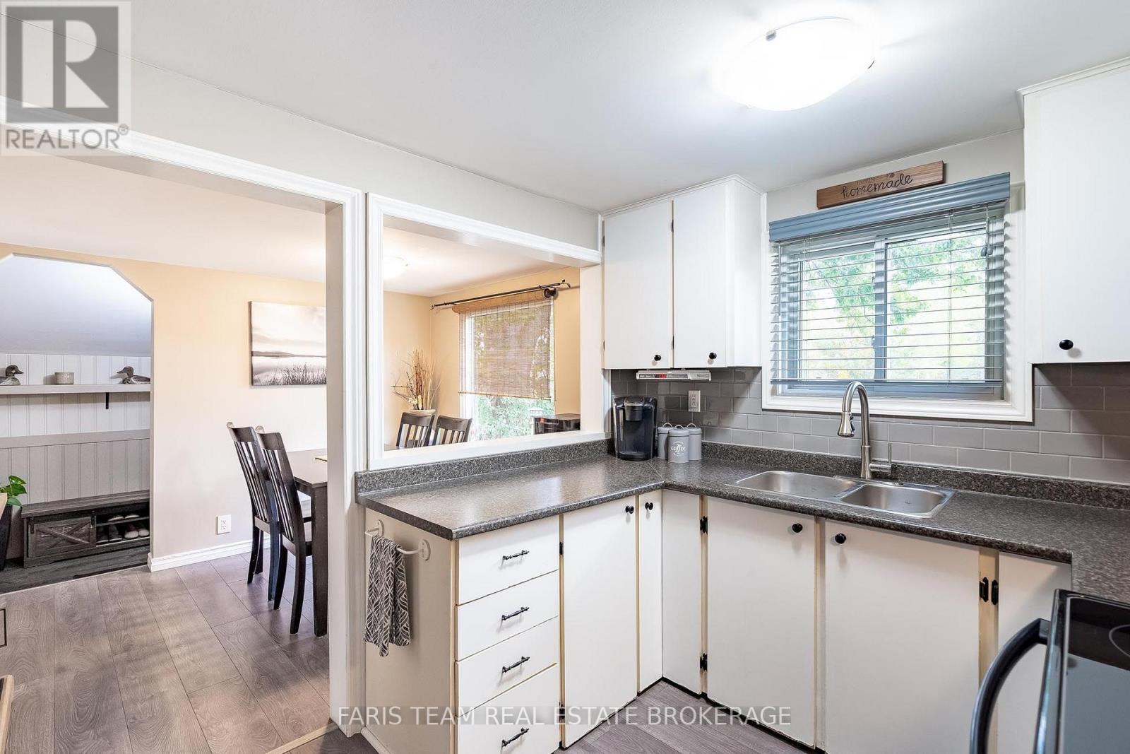 244/250 Dignard Avenue, Tay (Port Mcnicoll), Ontario  L0K 1R0 - Photo 5 - S14028798