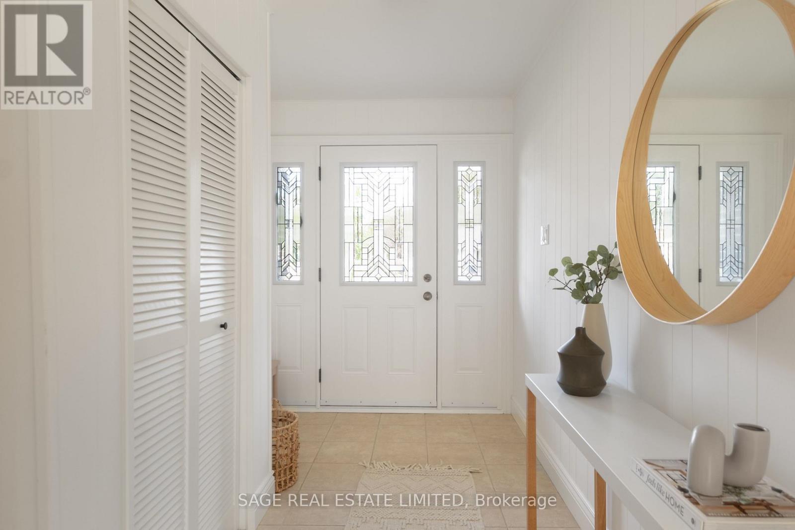 1410 Lewisham Drive, Mississauga, Ontario  L5J 3R3 - Photo 3 - W14028712