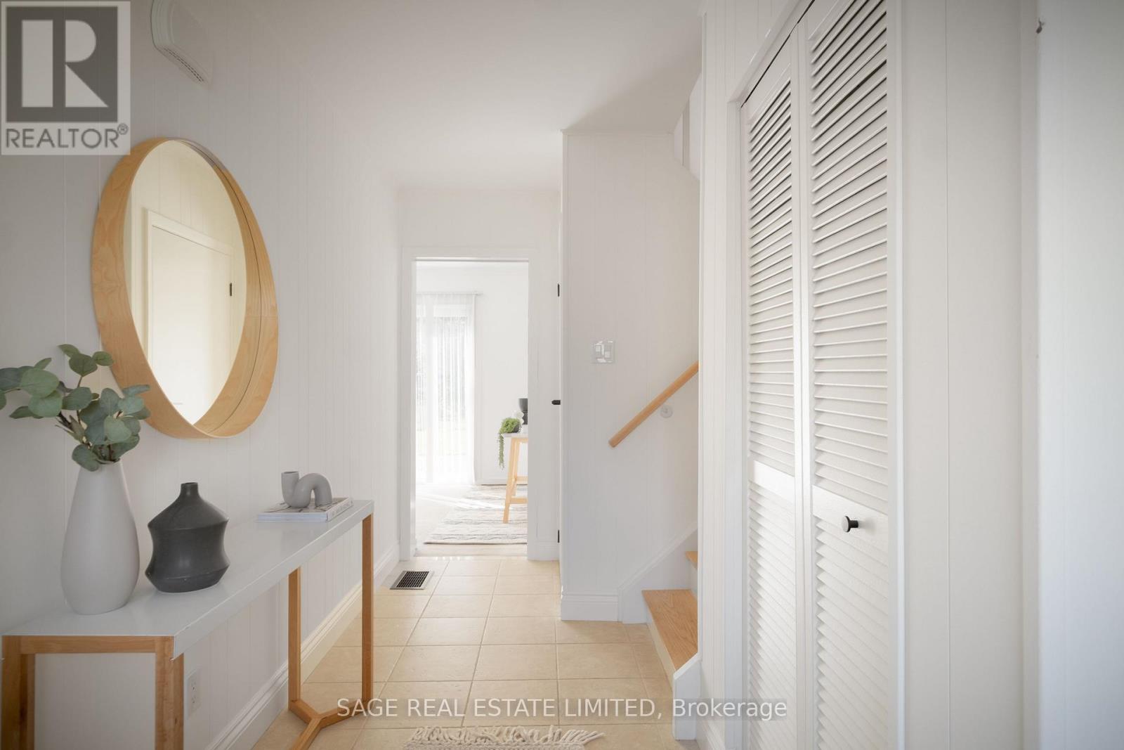 1410 Lewisham Drive, Mississauga, Ontario  L5J 3R3 - Photo 5 - W14028712