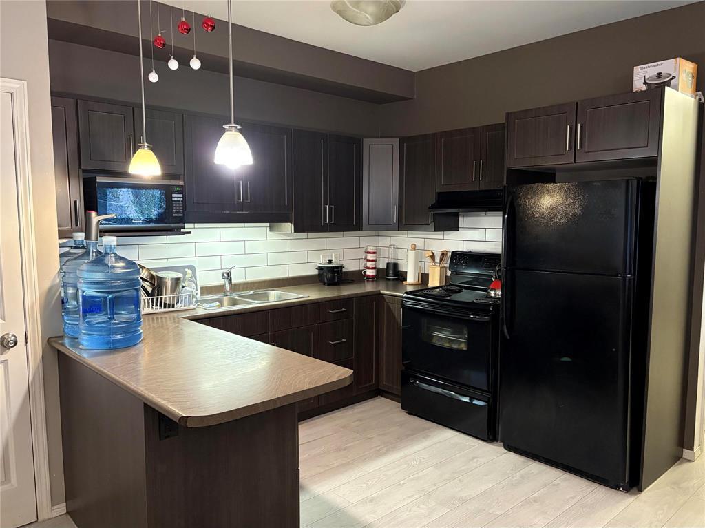3 500 Reimer Avenue, Steinbach, Manitoba R5G 0G8 - Photo 3 - 202625520