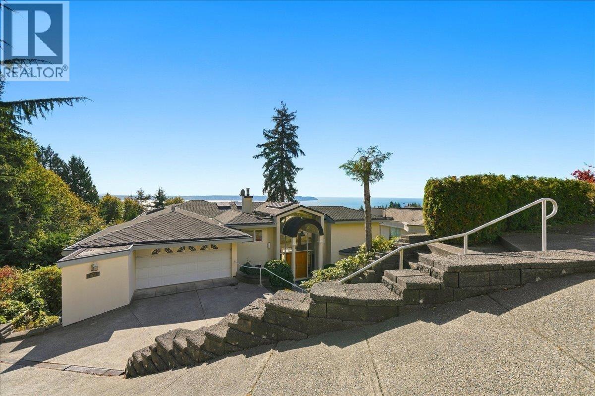 2790 Chelsea Close, West Vancouver, British Columbia  V7S 3E9 - Photo 2 - R3174632