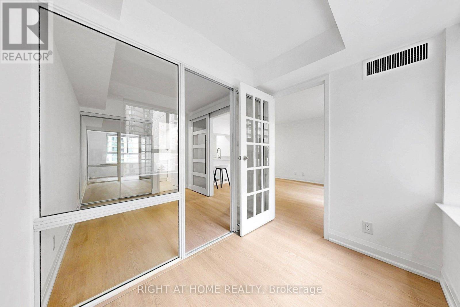 909 - 44 Gerrard Street W, Toronto, Ontario  M5G 2K2 - Photo 24 - C14028812