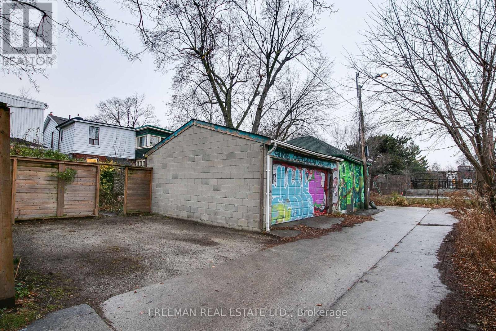 597 Palmerston Avenue, Toronto, Ontario  M6G 2P8 - Photo 33 - C14029020