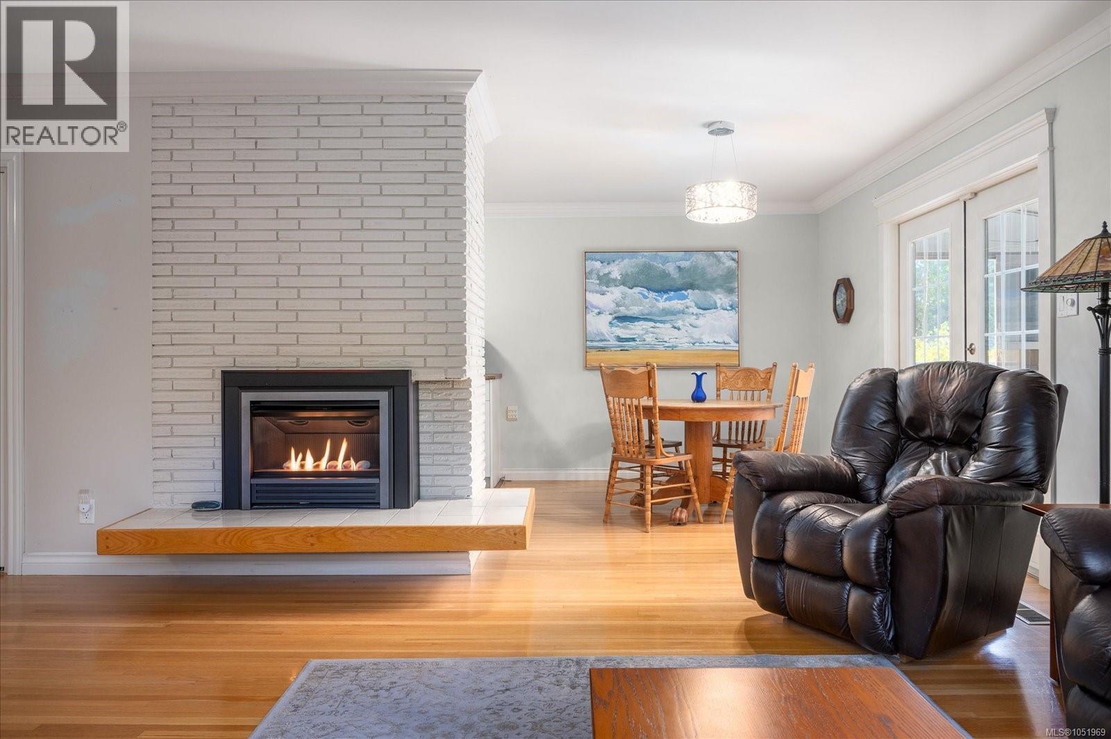 2404 Glenayr Dr