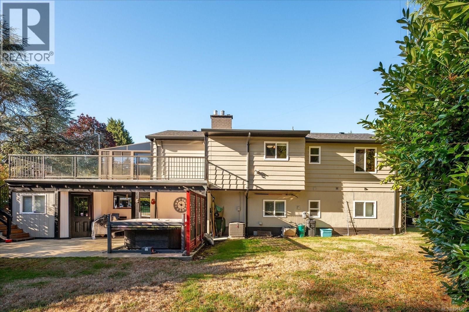 2404 Glenayr Dr