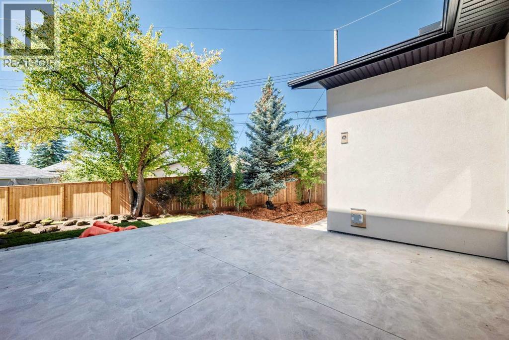 5831 Lodge Crescent Sw, Calgary, Alberta  T3E 5Y9 - Photo 4 - A2344482