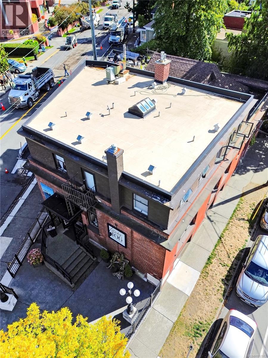 106 Superior St