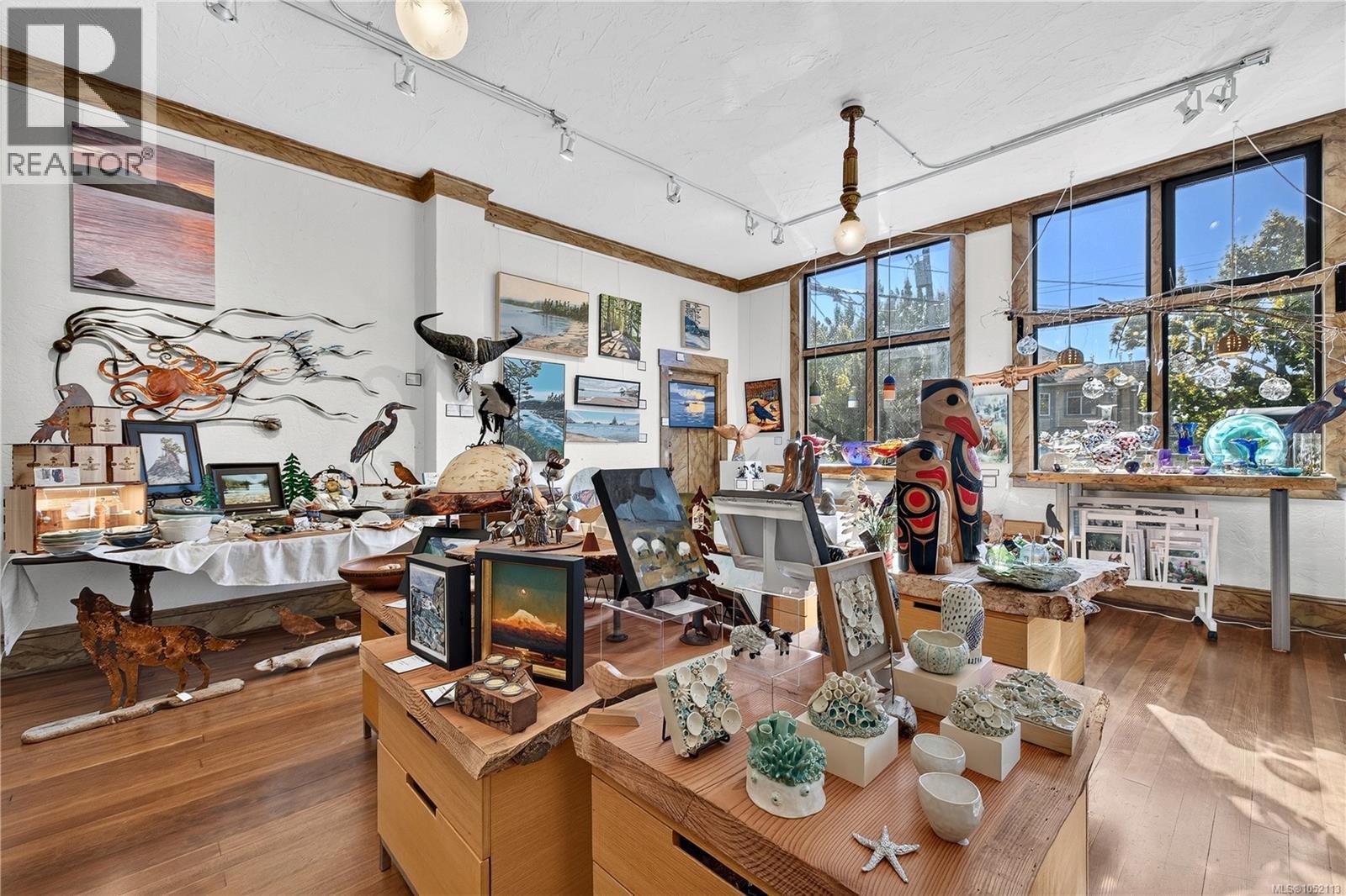 106 Superior St