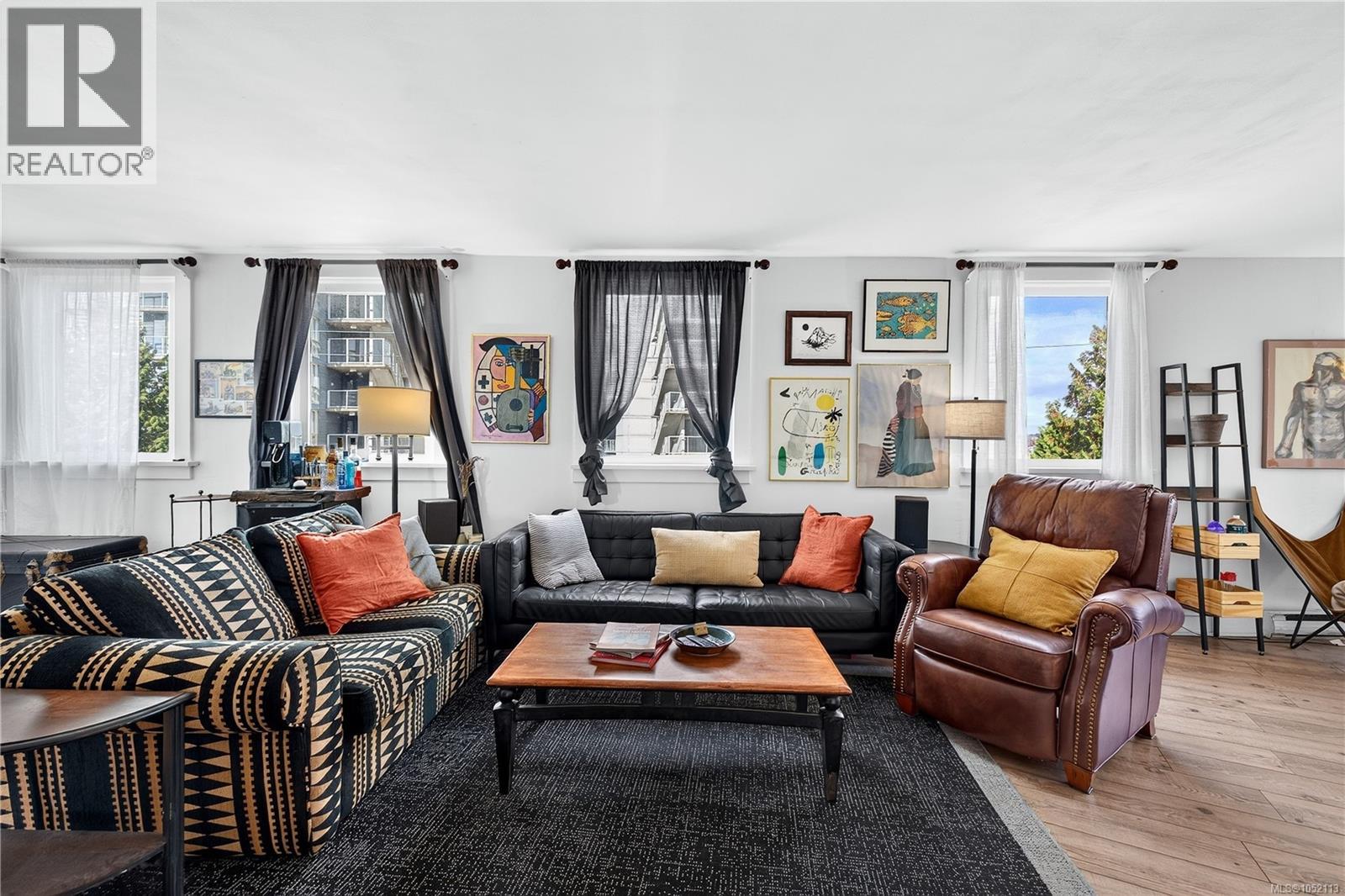 106 Superior St