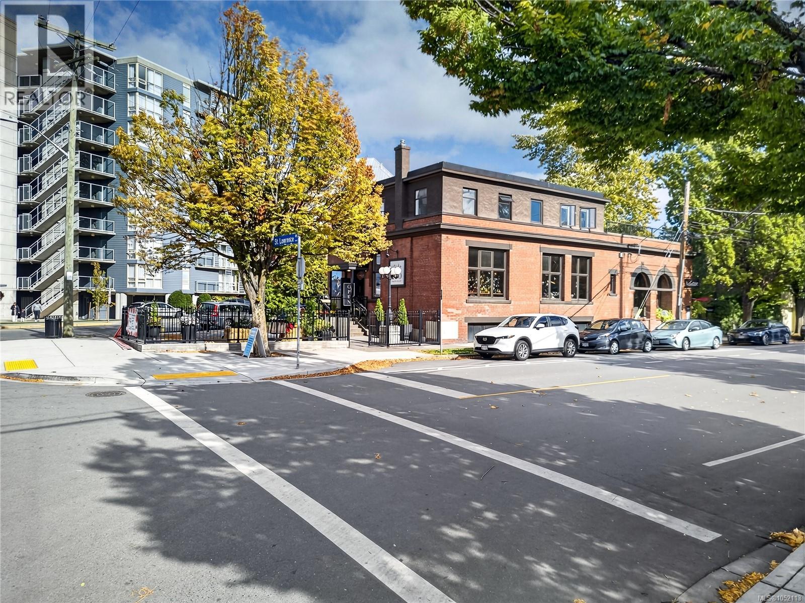 106 Superior St