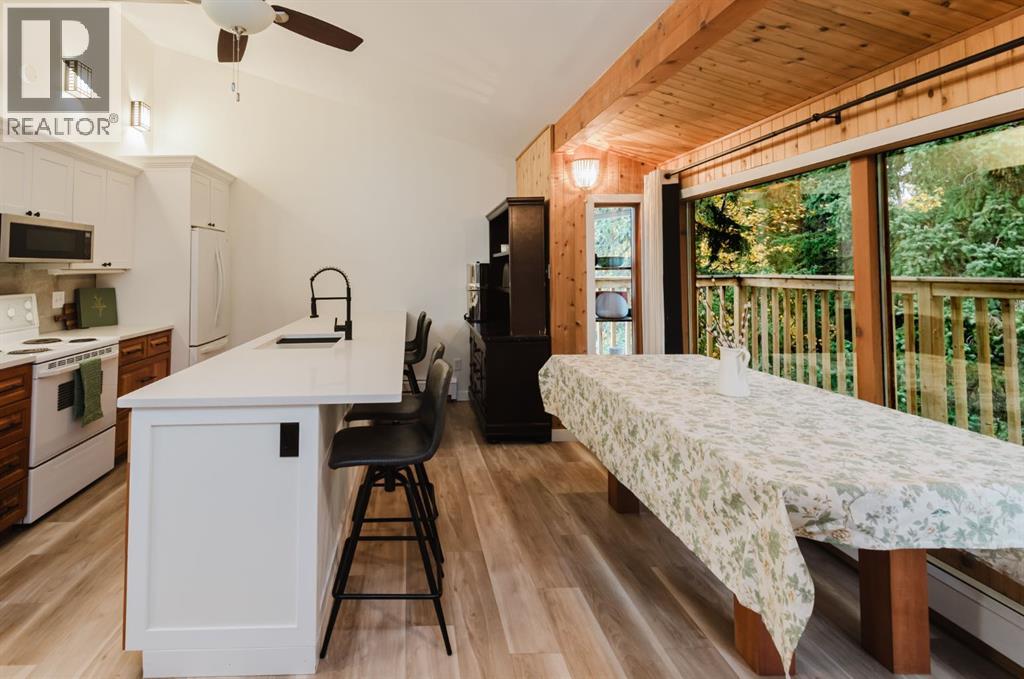 A/B, 46 Woodland Acres
