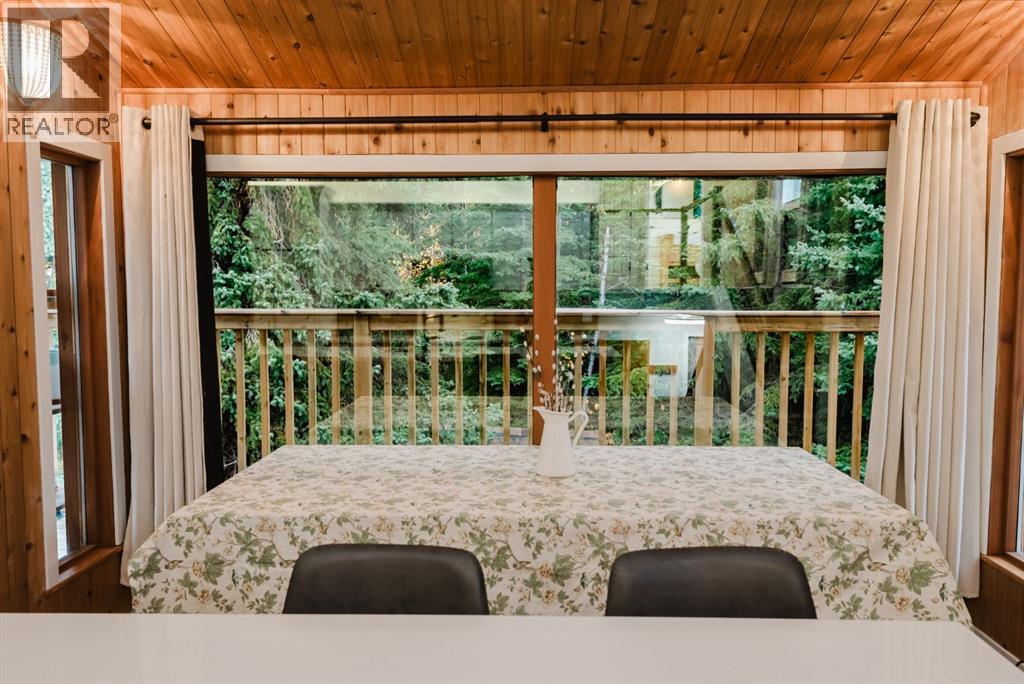 A/B, 46 Woodland Acres
