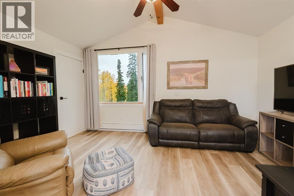 A/B, 46 Woodland Acres