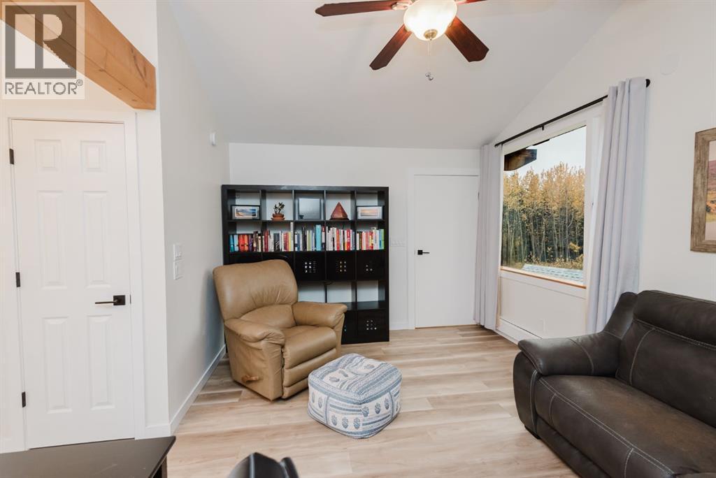 A/B, 46 Woodland Acres