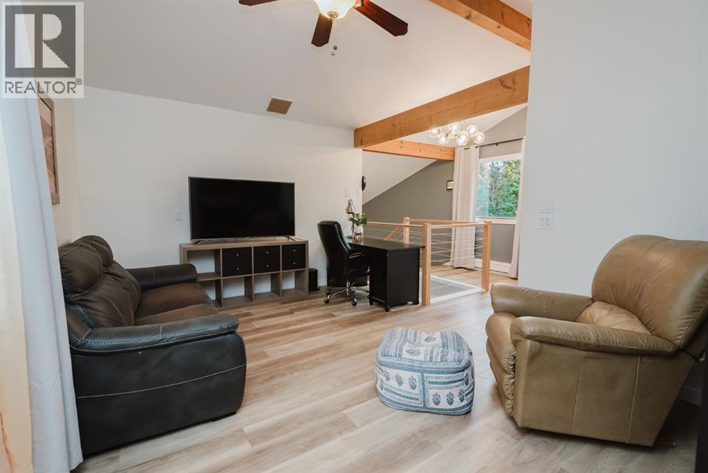 A/B, 46 Woodland Acres
