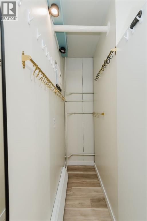 A/B, 46 Woodland Acres