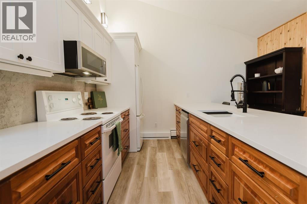 A/B, 46 Woodland Acres