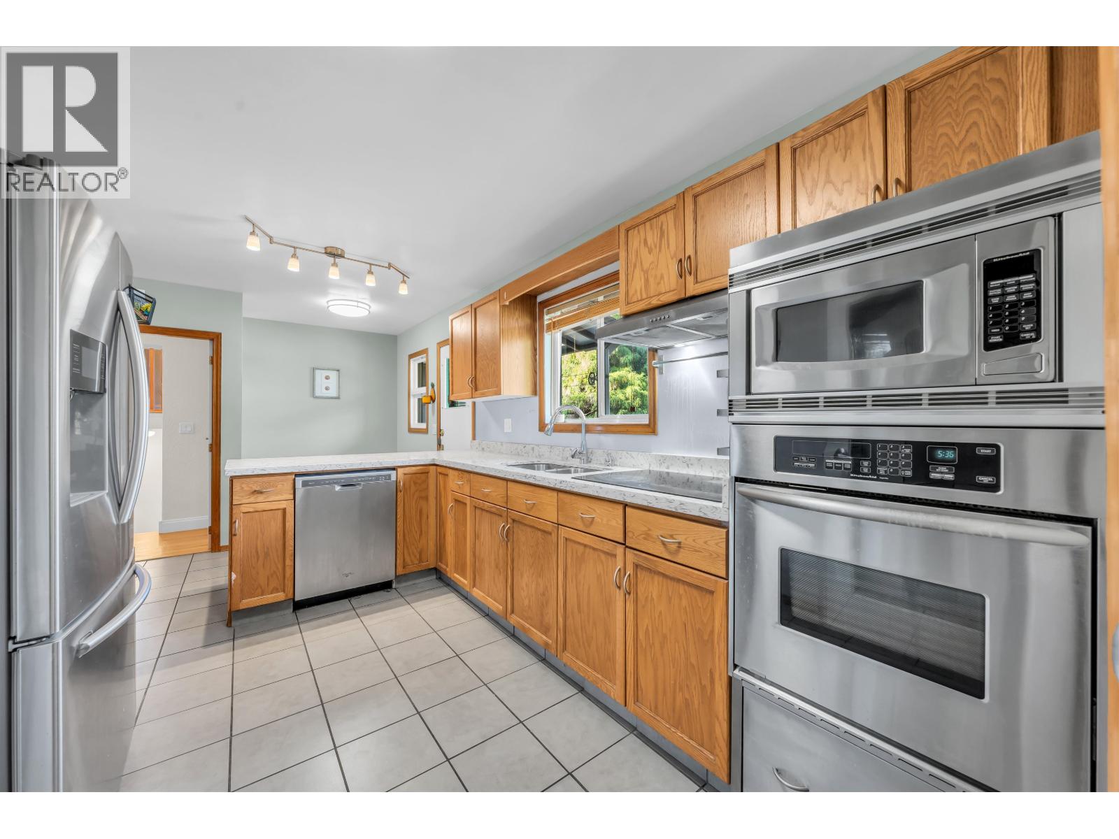 8758 Crest Drive, Burnaby, British Columbia  V3N 4A2 - Photo 21 - R3174052