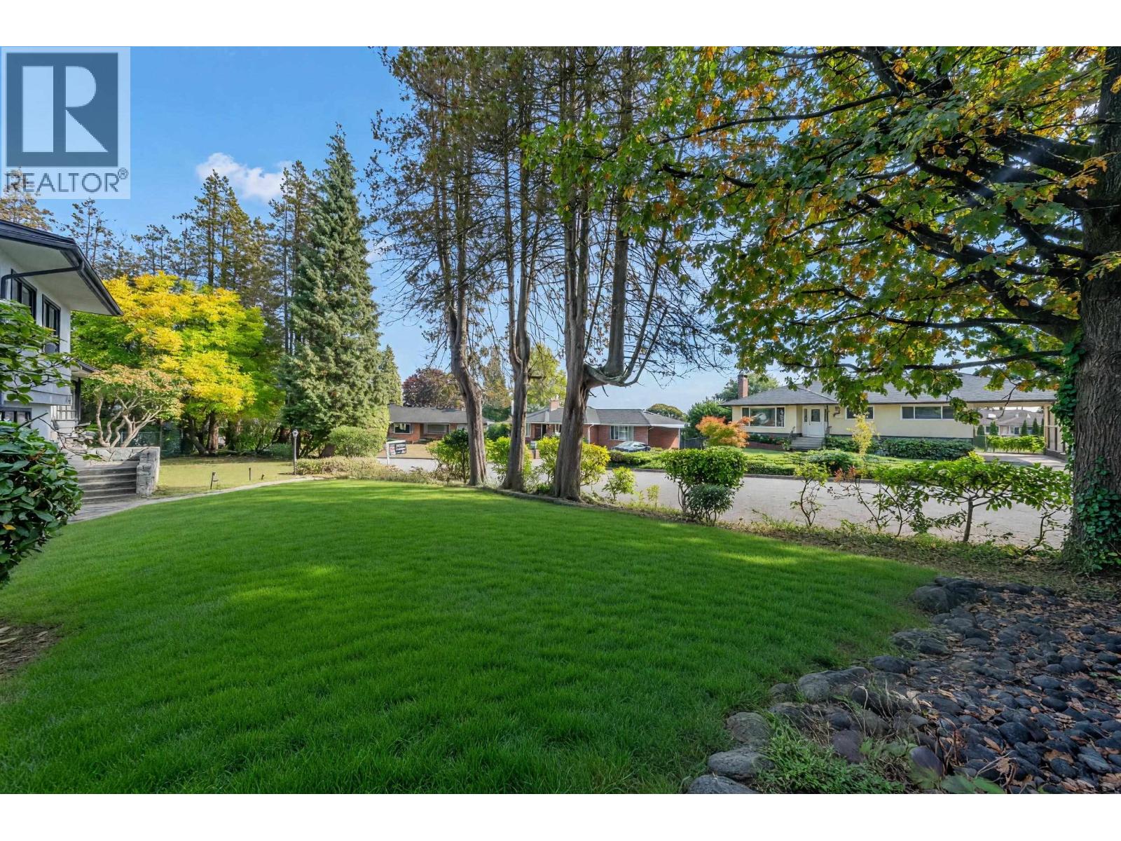 8758 Crest Drive, Burnaby, British Columbia  V3N 4A2 - Photo 4 - R3174052