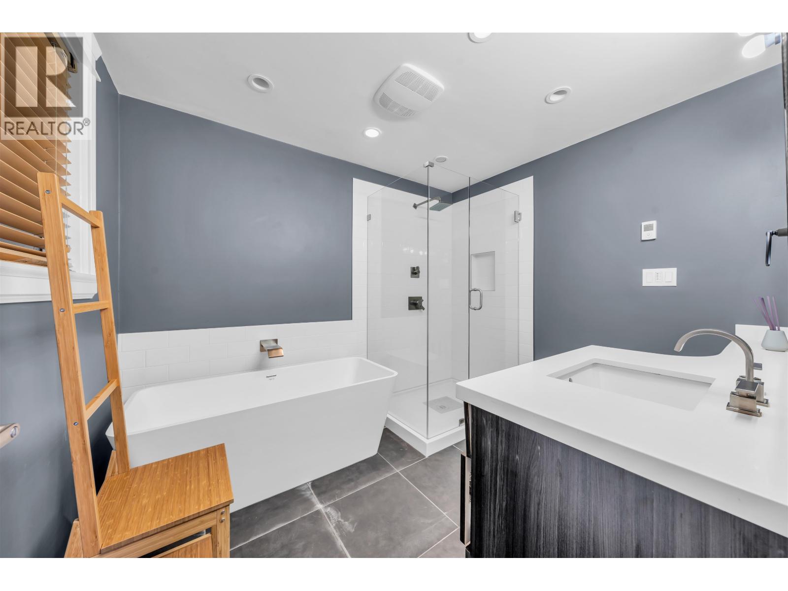 8758 Crest Drive, Burnaby, British Columbia  V3N 4A2 - Photo 31 - R3174052