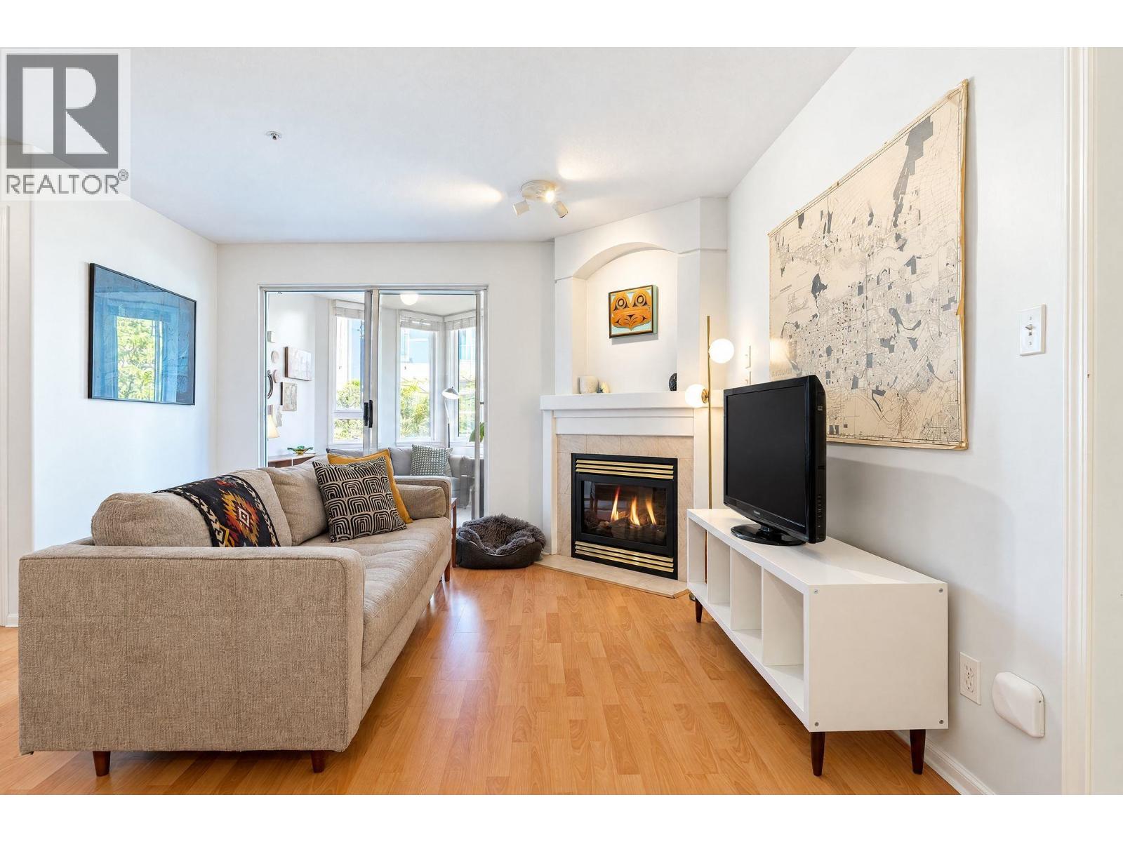 206 2405 Kamloops Street, Vancouver, British Columbia V5M 4V6 - Photo 3 - R3174865