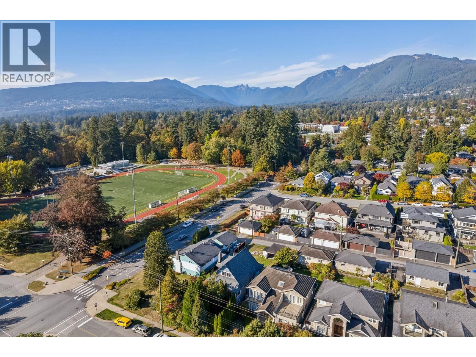 358 W 16th Street, North Vancouver, British Columbia  V7M 1T8 - Photo 10 - R3174874