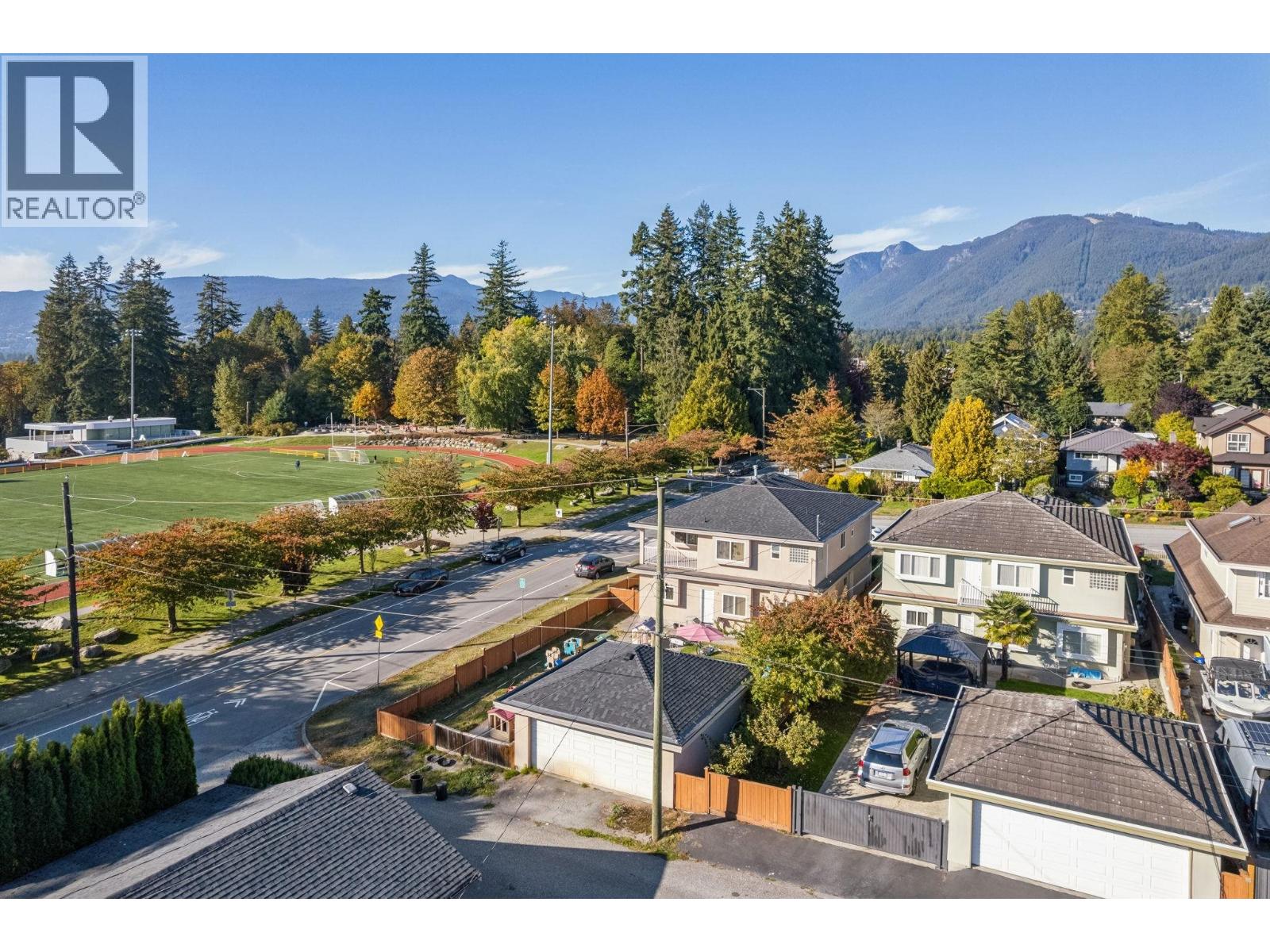 358 W 16th Street, North Vancouver, British Columbia  V7M 1T8 - Photo 11 - R3174874