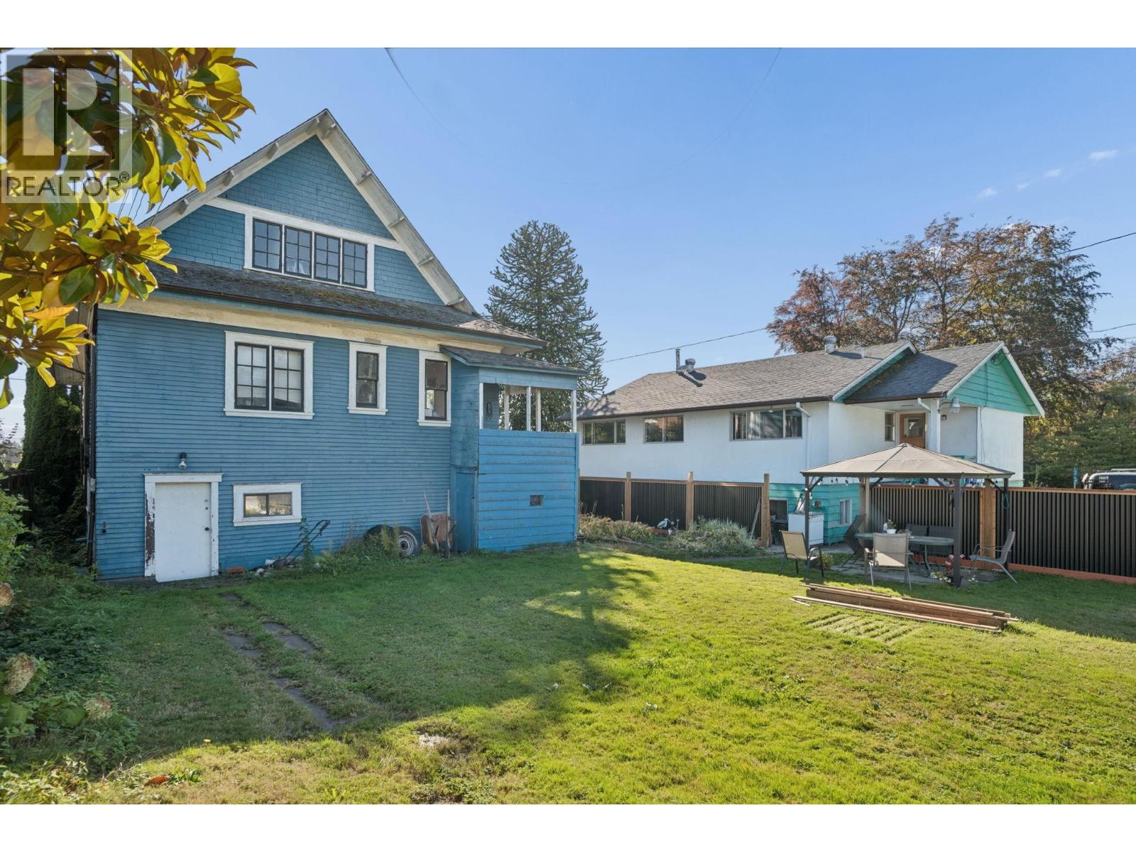 358 W 16th Street, North Vancouver, British Columbia  V7M 1T8 - Photo 2 - R3174874