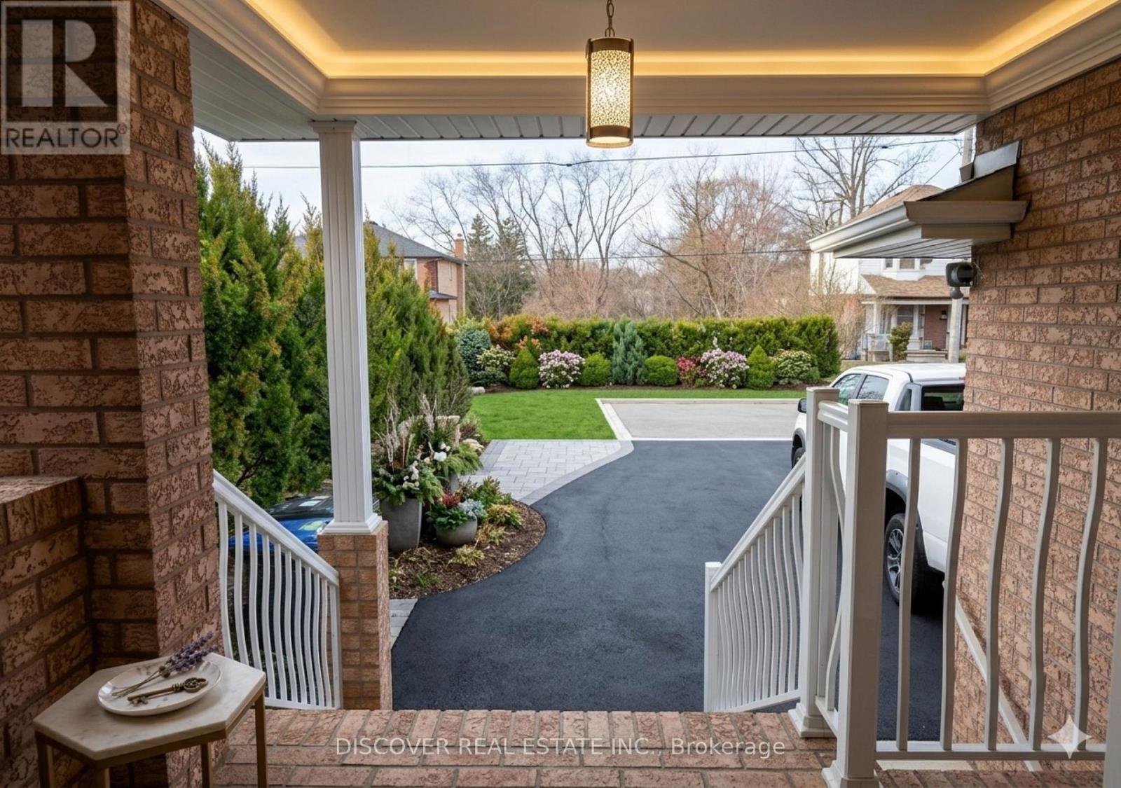 963 Hampton Crescent, Mississauga, Ontario  L5G 4G7 - Photo 4 - W14029074