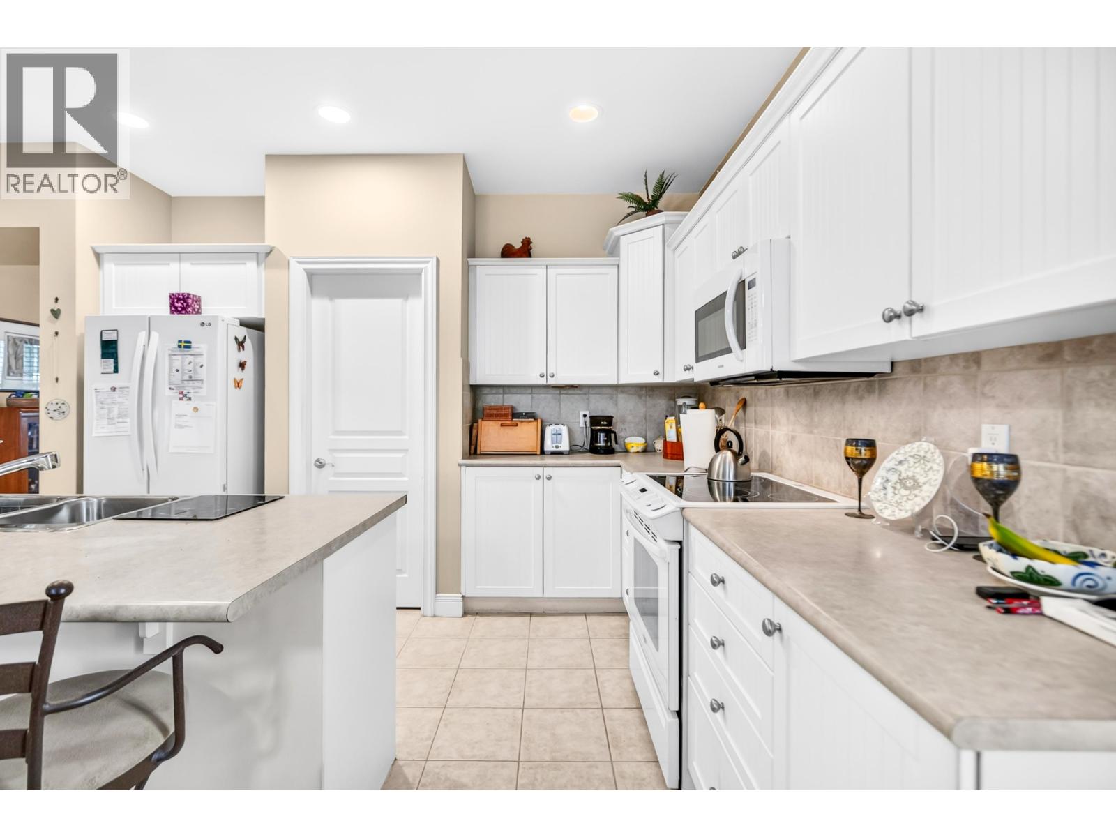 162 19639 Meadow Gardens Way, Pitt Meadows, British Columbia  V3Y 2T5 - Photo 11 - R3174838