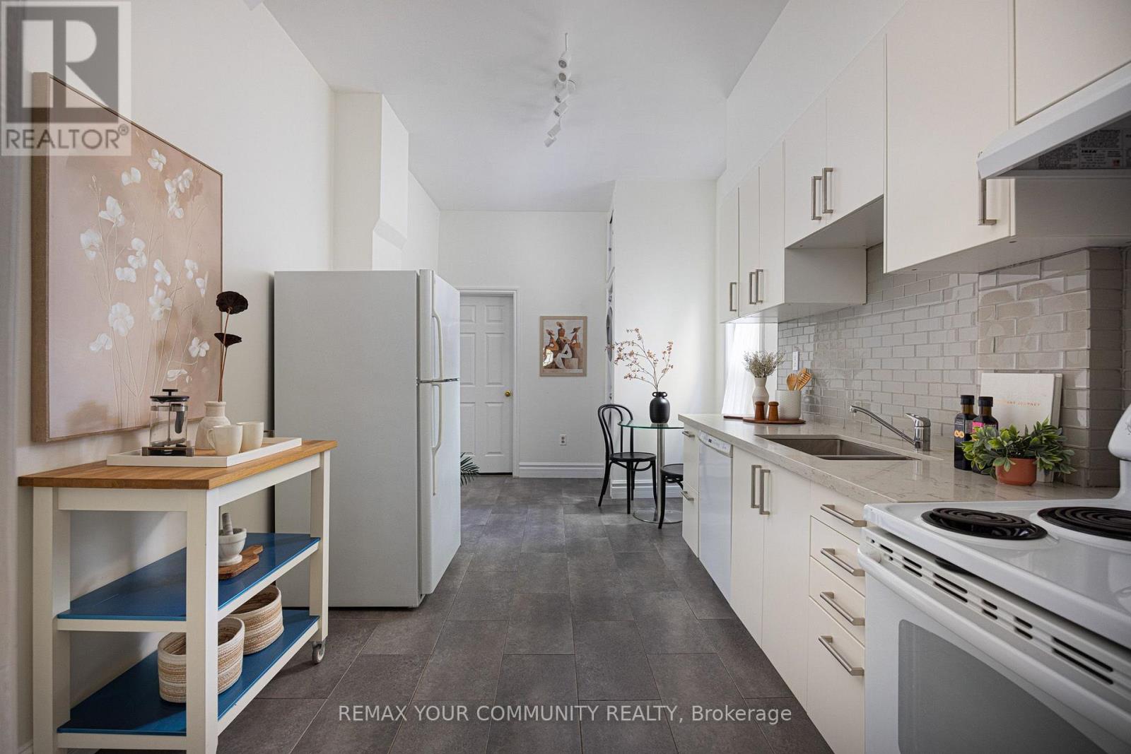 200 Albany Avenue, Toronto, Ontario  M5R 3C6 - Photo 8 - C14029132