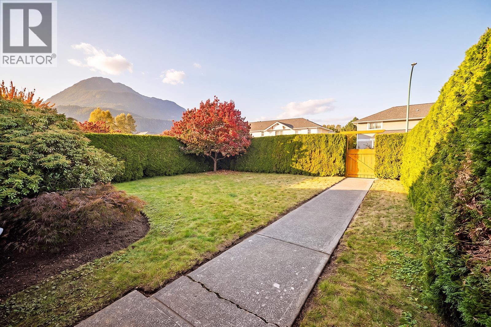 1824 Willow Crescent, Squamish, British Columbia  V8B 0L9 - Photo 2 - R3174835