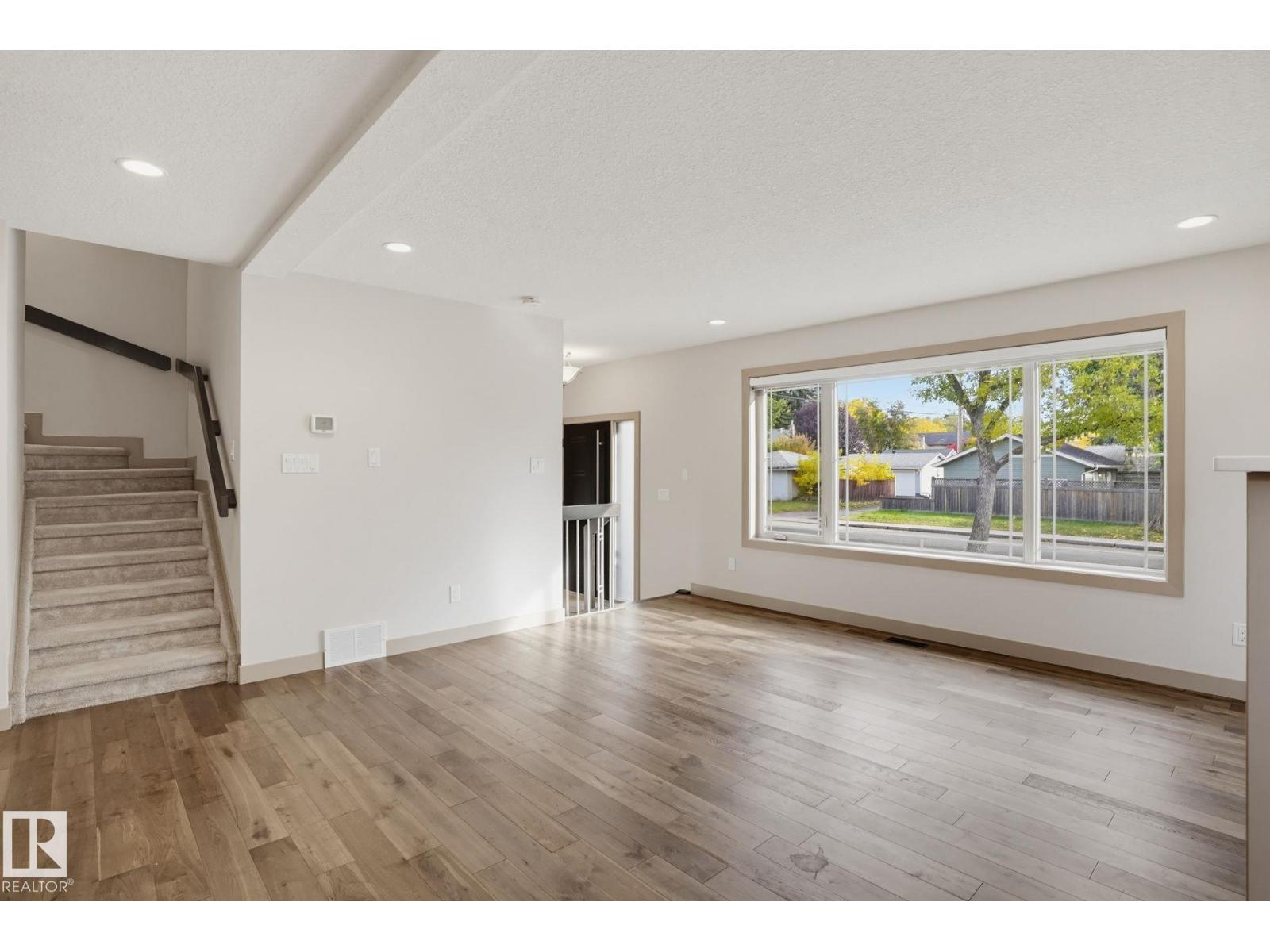 7716 112 ST NW