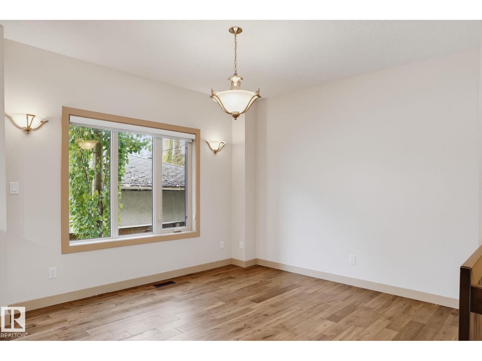 7716 112 ST NW