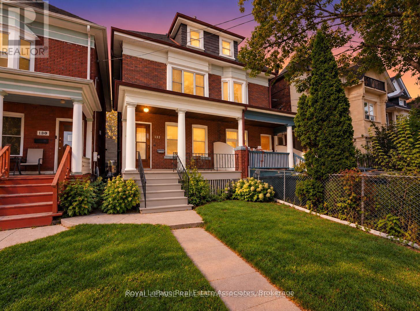 132 CLOSE AVENUE, Toronto, Ontario