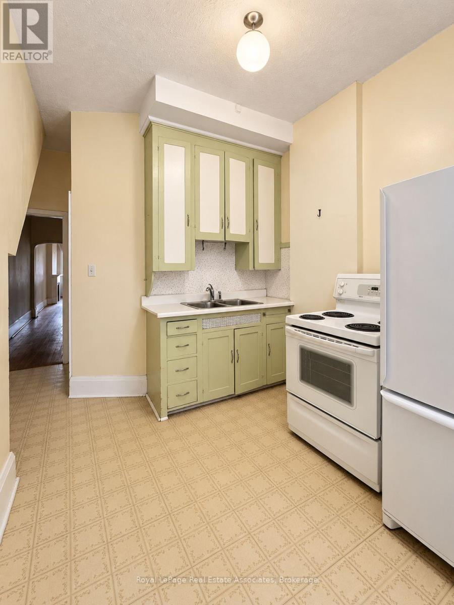 132 Close Avenue, Toronto, Ontario  M6K 2V5 - Photo 11 - W14029124