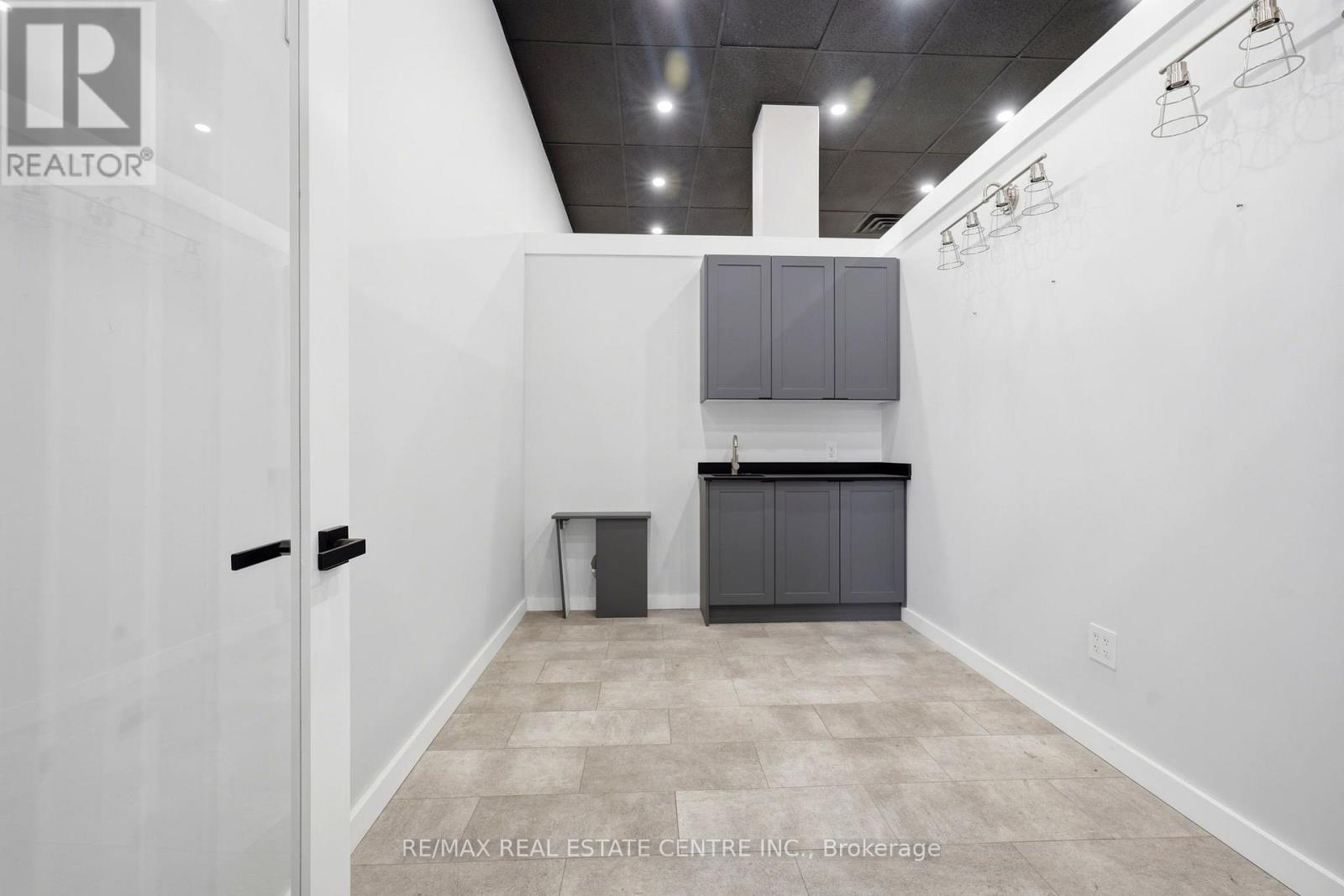 103 - 45 Wyndham Street N, Guelph, Ontario  N1H 4E4 - Photo 3 - X14029234