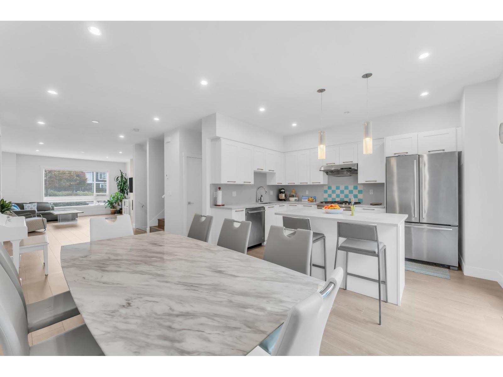 218 2277 OAK MEADOWS DRIVE