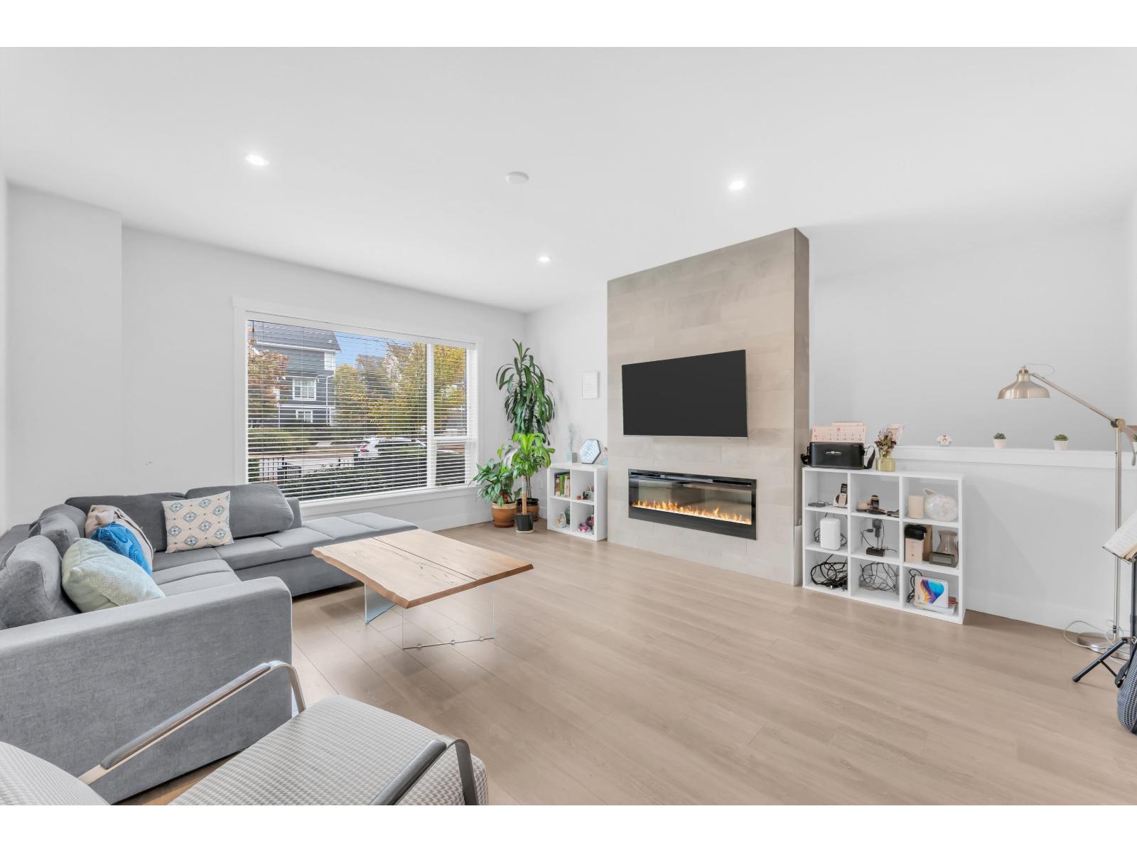 218 2277 OAK MEADOWS DRIVE